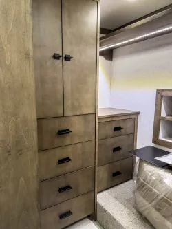 2026 Tiffin Zephyr 45PZ | Thumbnail Photo 32 of 39