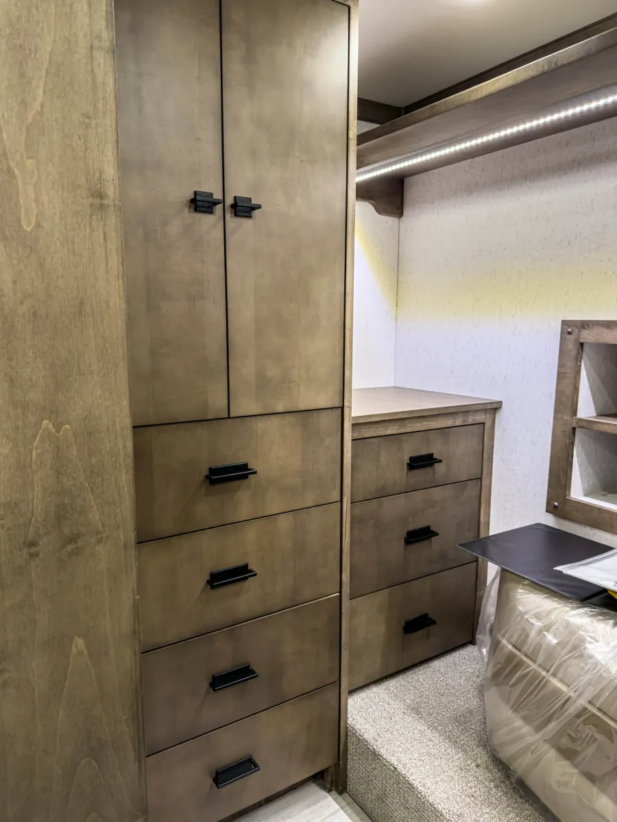 2026 Tiffin Zephyr 45PZ | Photo 32 of 39