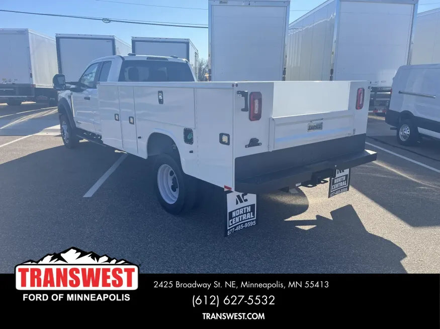 2025 Ford Super Duty F-550 | Photo 5 of 11