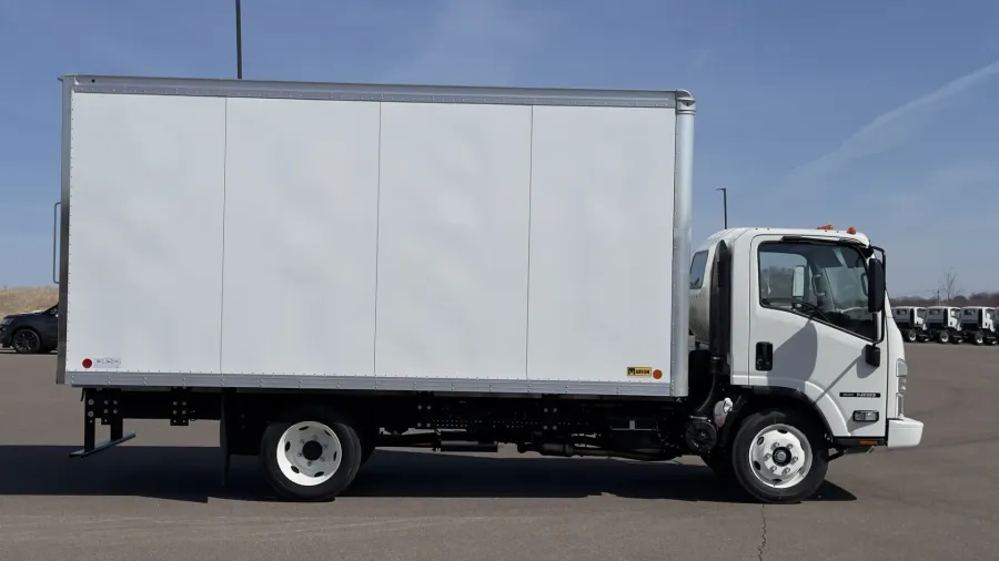 2025 Isuzu NRR GAS | Photo 10 of 18