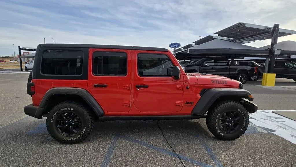 2021 Jeep Wrangler Unlimited | Photo 4 of 28
