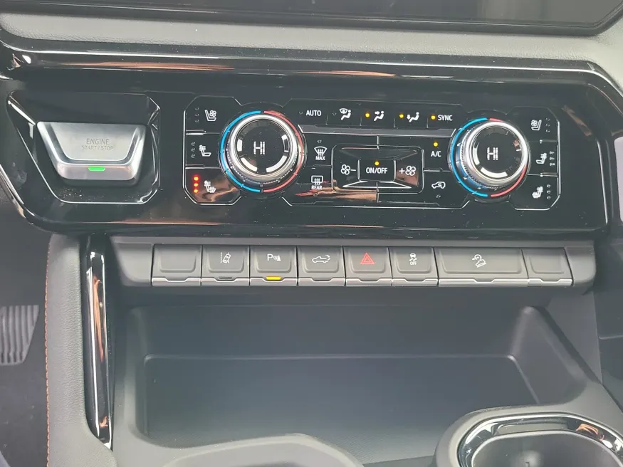 2026 GMC Sierra 2500HD AT4 | Photo 17 of 23