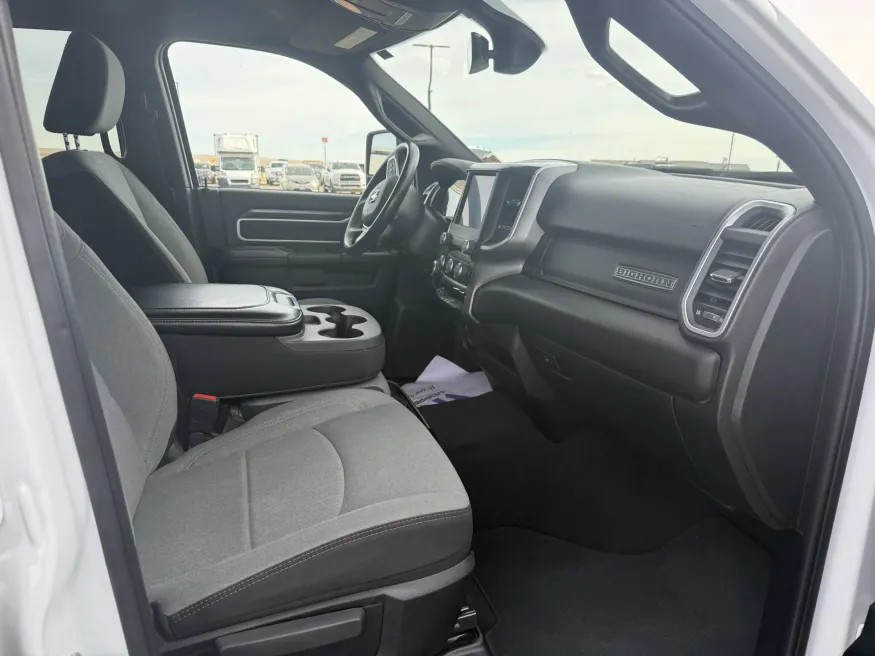 2024 RAM 2500 Big Horn | Photo 10 of 16