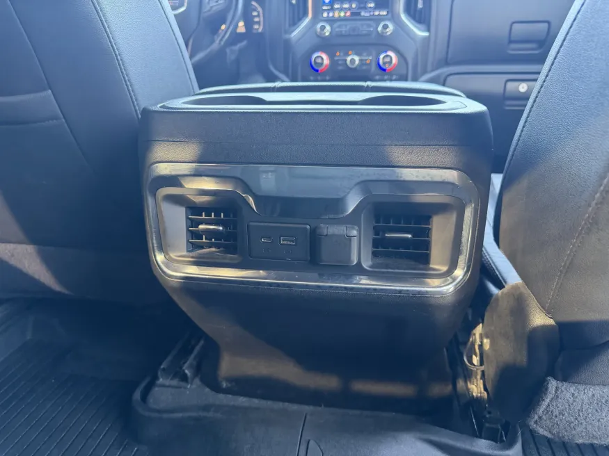 2022 GMC Sierra 2500HD AT4 | Photo 10 of 23