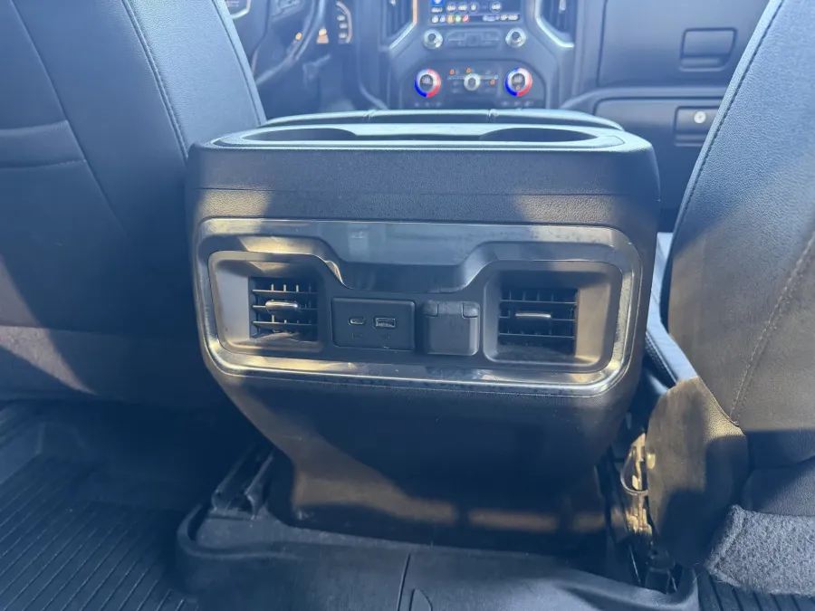 2022 GMC Sierra 2500HD AT4 | Photo 10 of 23