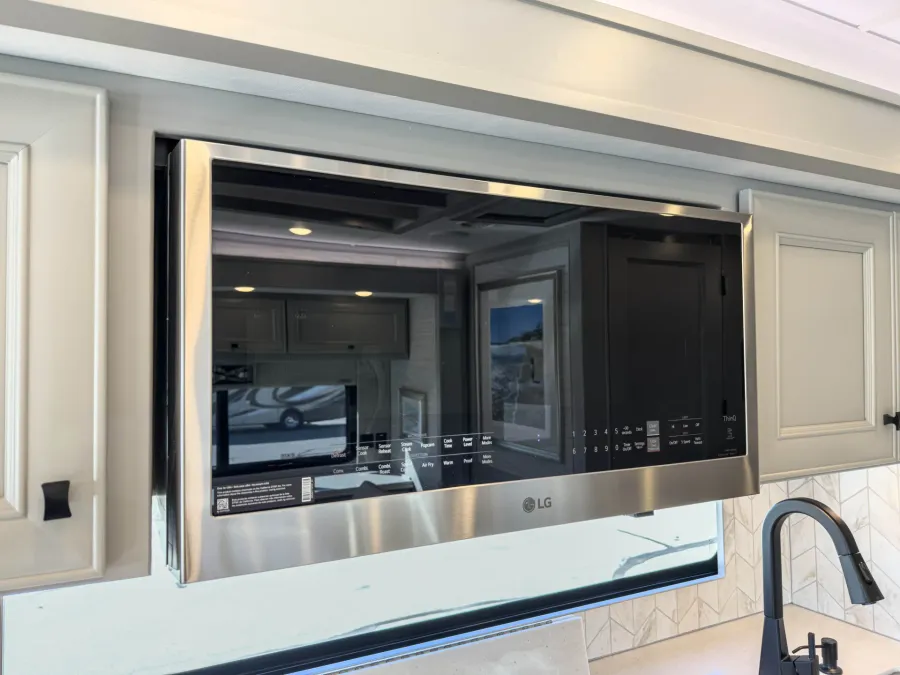 2026 Tiffin Phaeton 37 BH | Photo 22 of 43