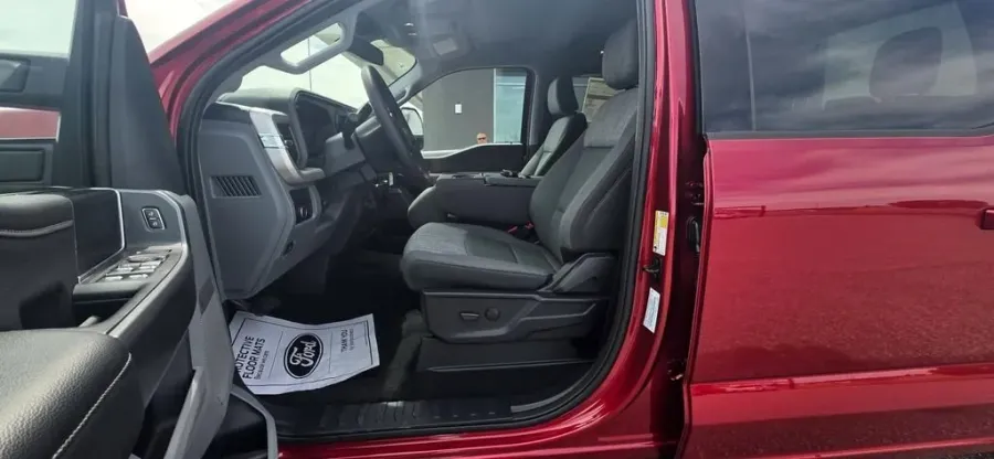 2026 Ford Super Duty F-250 | Photo 13 of 28