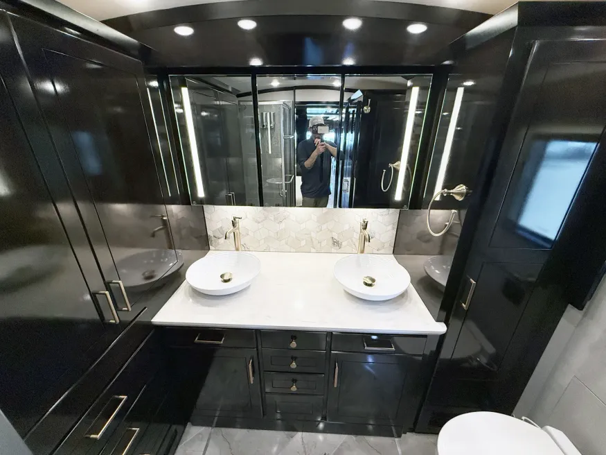 2027 Newmar Essex 4595 | Photo 17 of 31