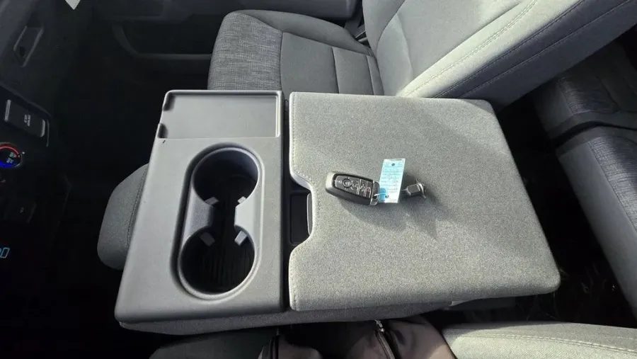 2026 Ford Super Duty F-350 | Photo 23 of 30