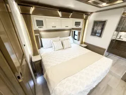 2026 Newmar Dutch Star 4325 | Thumbnail Photo 14 of 32