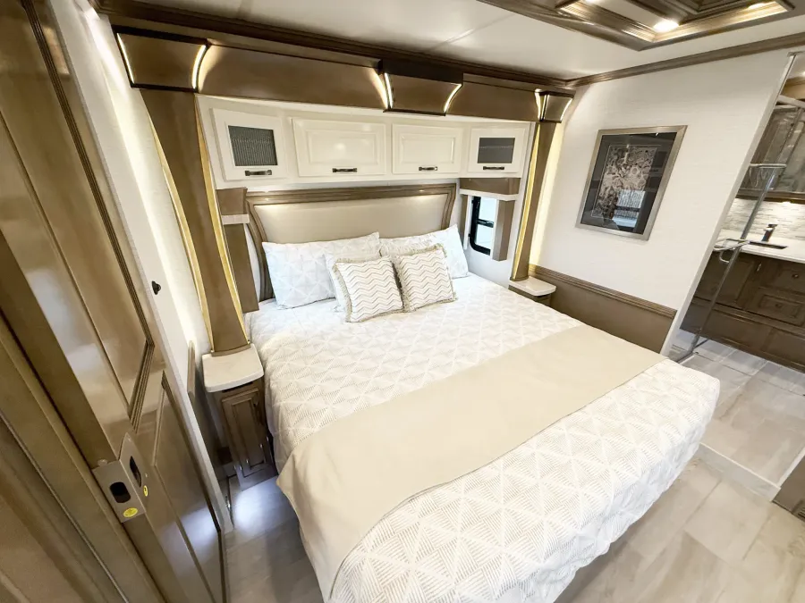 2026 Newmar Dutch Star 4325 | Photo 14 of 32