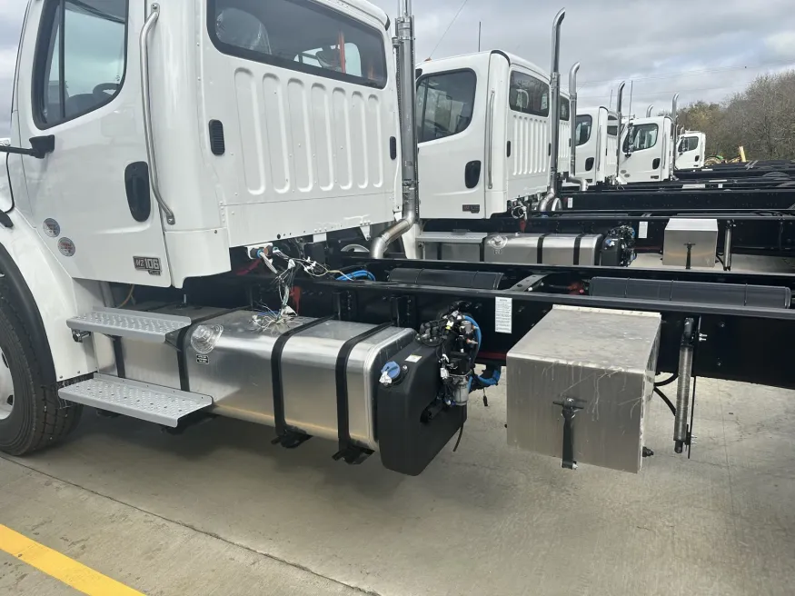 2025 Freightliner M2 106 | Photo 2 of 5