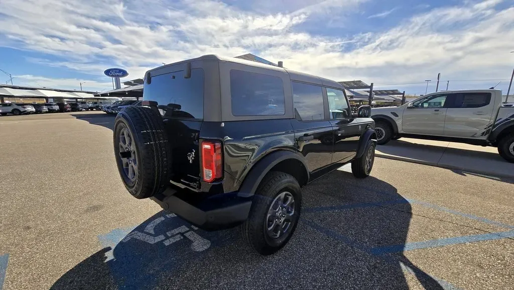 2025 Ford Bronco | Photo 5 of 28