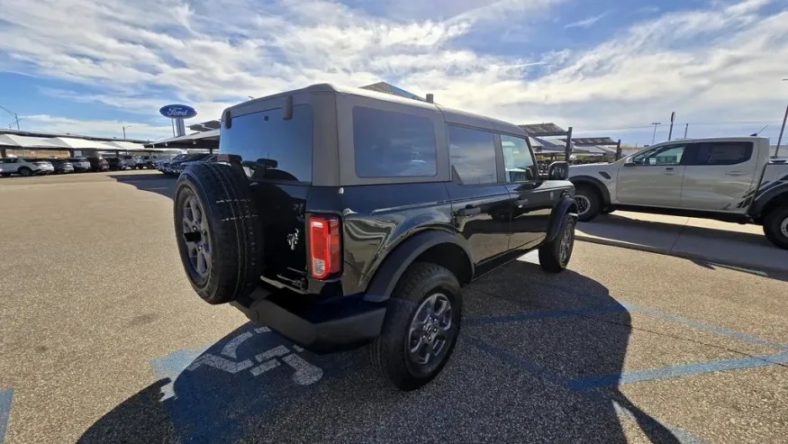 2025 Ford Bronco | Photo 5 of 28