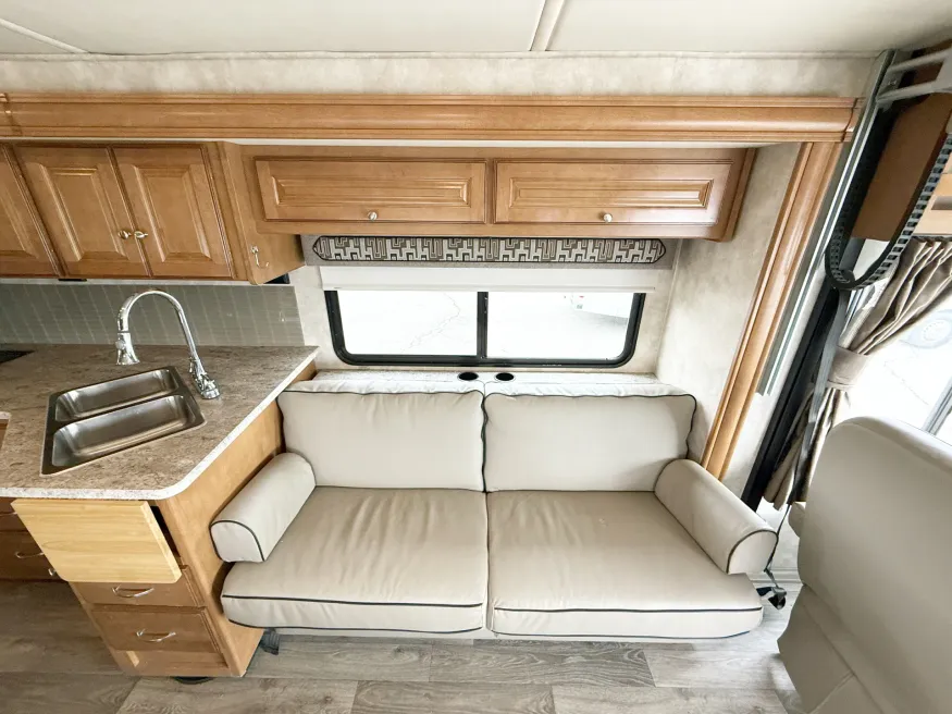2018 Winnebago Vista 29 VE | Photo 8 of 24