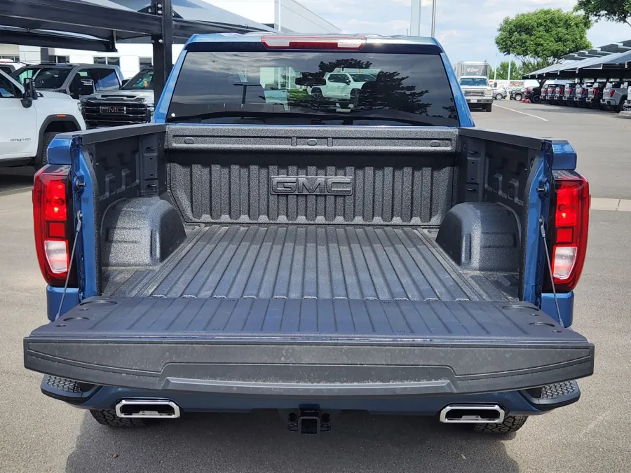 2025 GMC Sierra 1500 Elevation | Photo 16 of 29