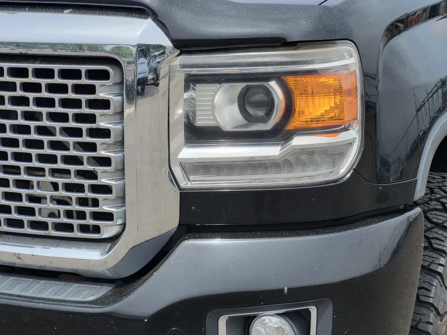 2015 GMC Sierra 2500HD Denali | Photo 7 of 24