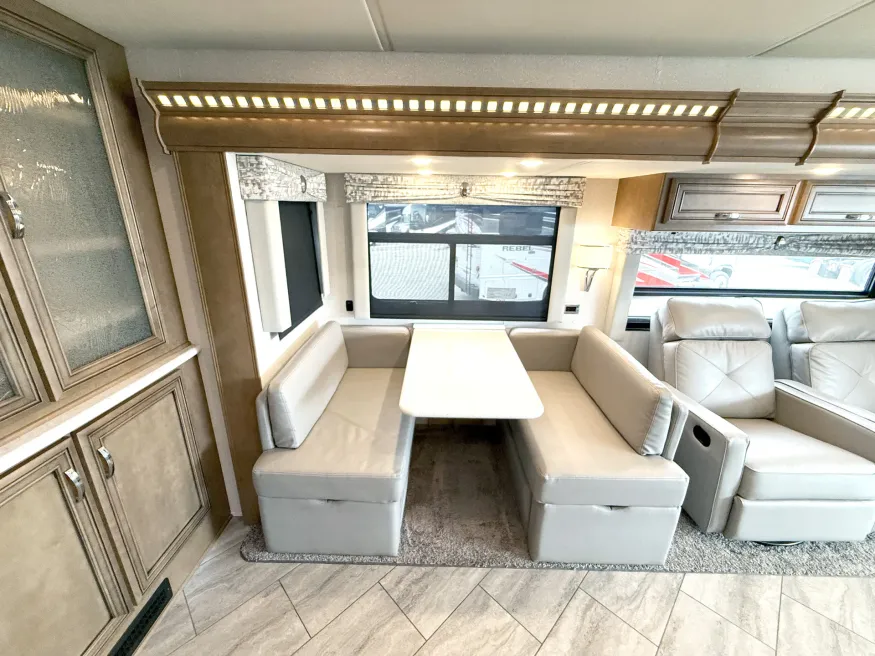 2021 Newmar Bay Star 3626 | Photo 9 of 27