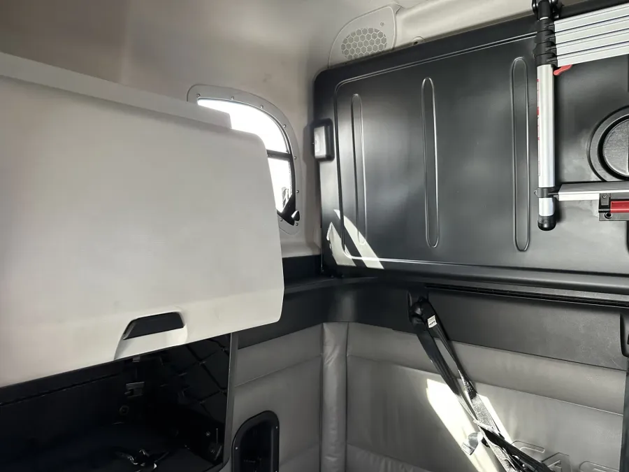 2022 Freightliner Cascadia 126 | Photo 15 of 21