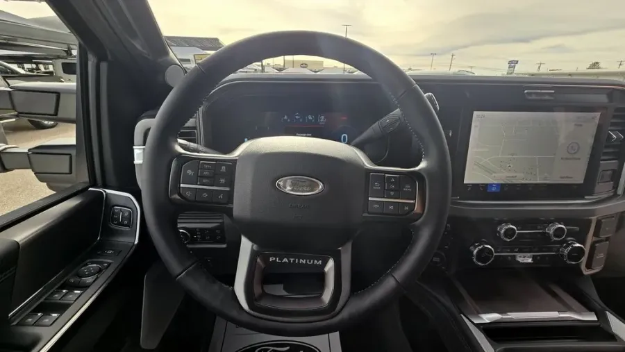 2026 Ford Super Duty F-250 | Photo 18 of 35