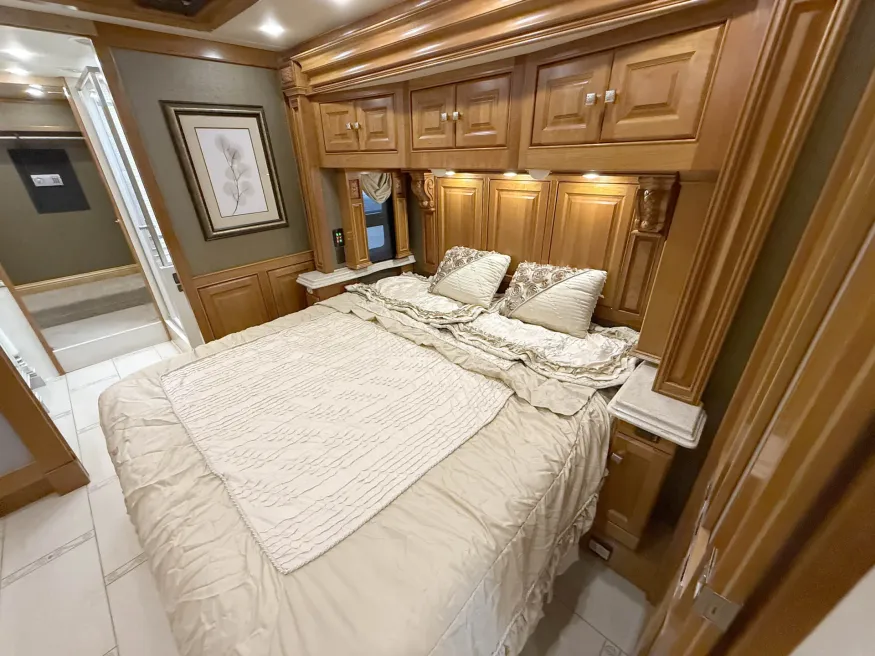 2013 Tiffin Zephyr | Photo 14 of 32