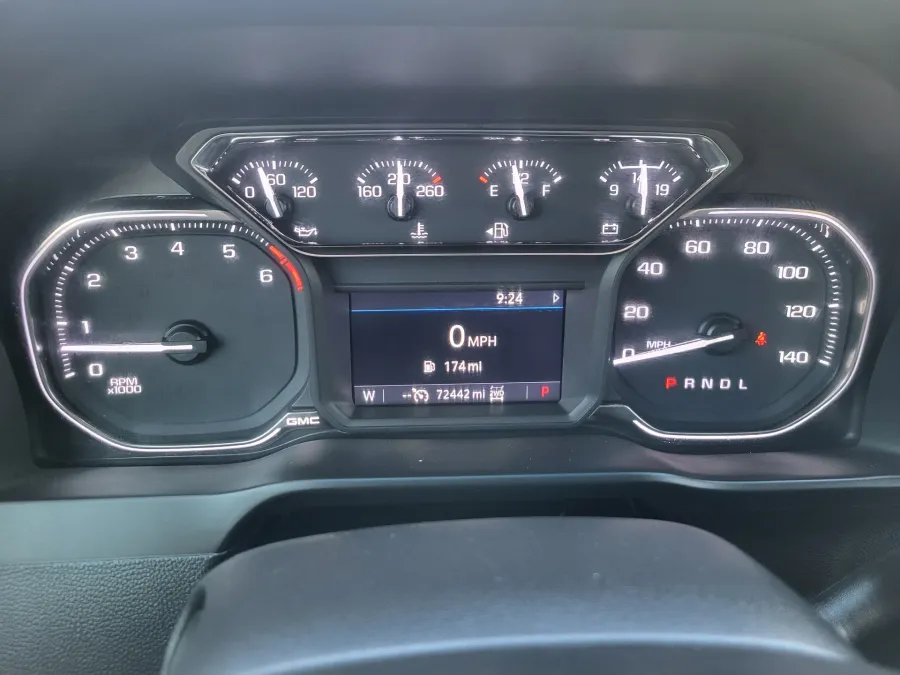 2023 GMC Sierra 2500HD AT4 | Photo 13 of 24