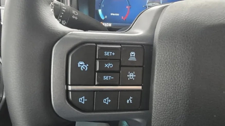 2026 Ford Super Duty F-350 | Photo 17 of 32