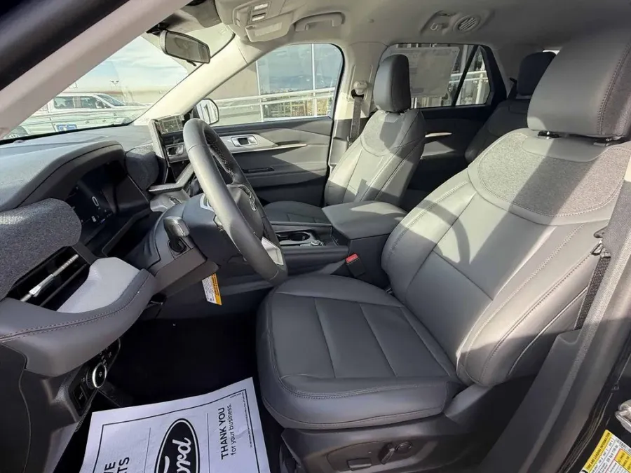 2026 Ford Explorer | Photo 14 of 24