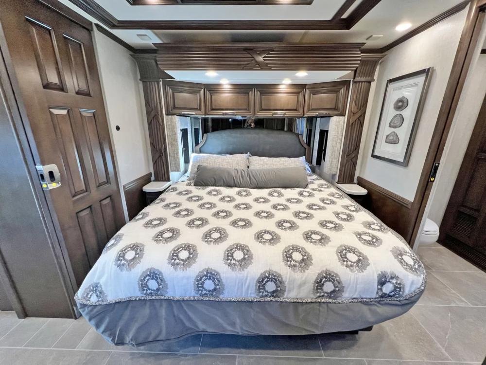 2023 Newmar Supreme Aire 4051 | Photo 21 of 43