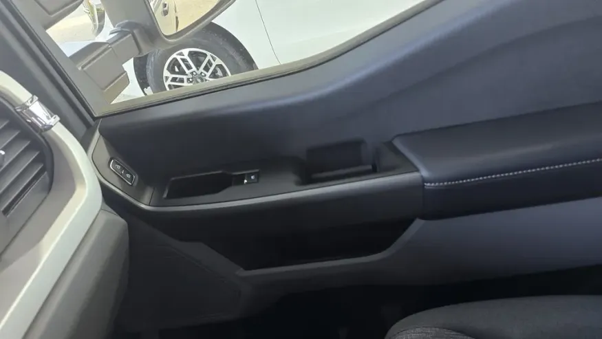 2025 Ford Super Duty F-250 | Photo 23 of 26