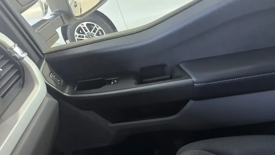 2025 Ford Super Duty F-250 | Photo 23 of 26