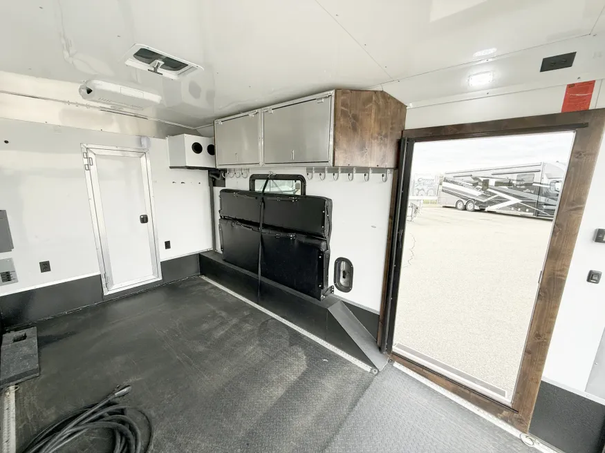 2022 Logan Coach Ultimate Sports Hauler | Photo 22 of 25