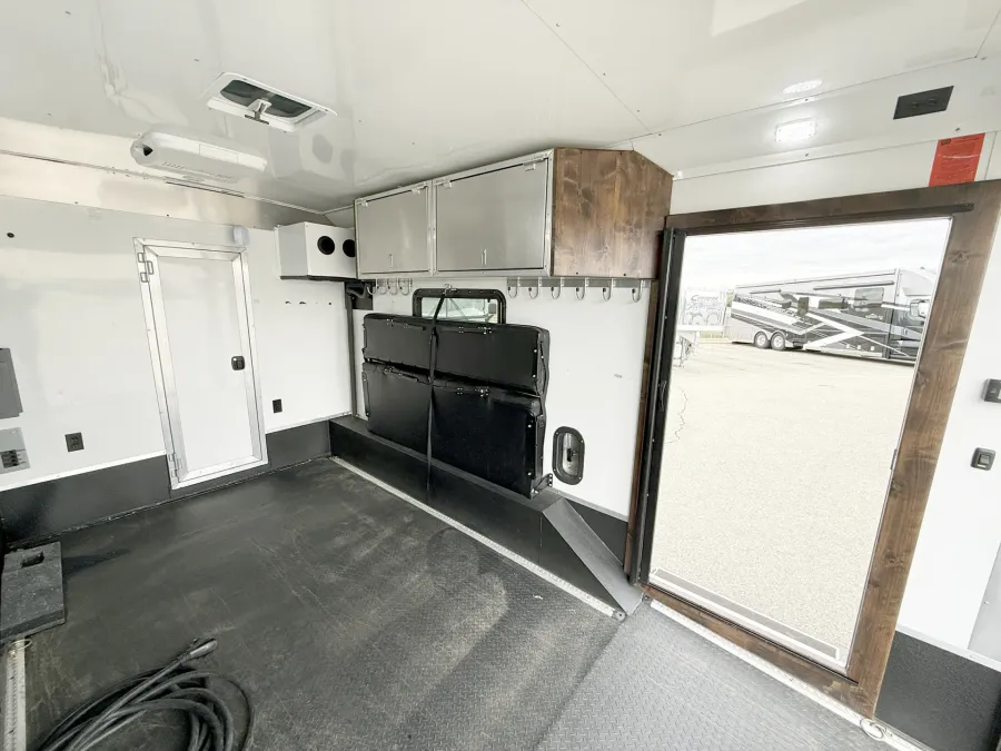 2022 Logan Coach Ultimate Sports Hauler | Photo 22 of 25