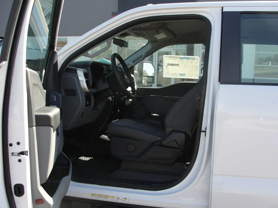 2026 Ford F-550 | Photo 8 of 16