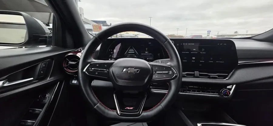 2025 Chevrolet Equinox | Photo 15 of 28