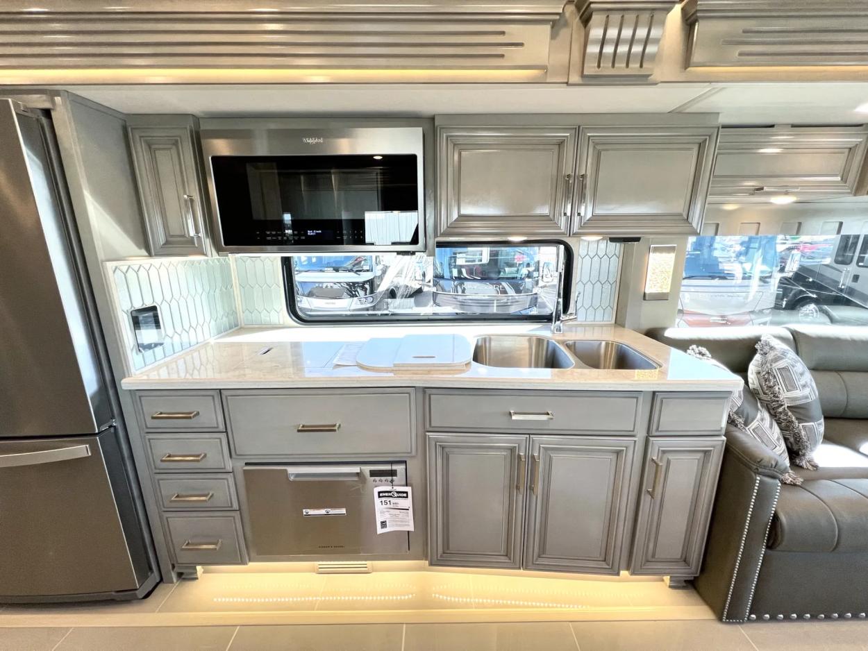 2023 Newmar London Aire 4521 | Photo 16 of 48