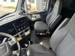 2020 Freightliner Cascadia | Thumbnail Photo 14 of 15