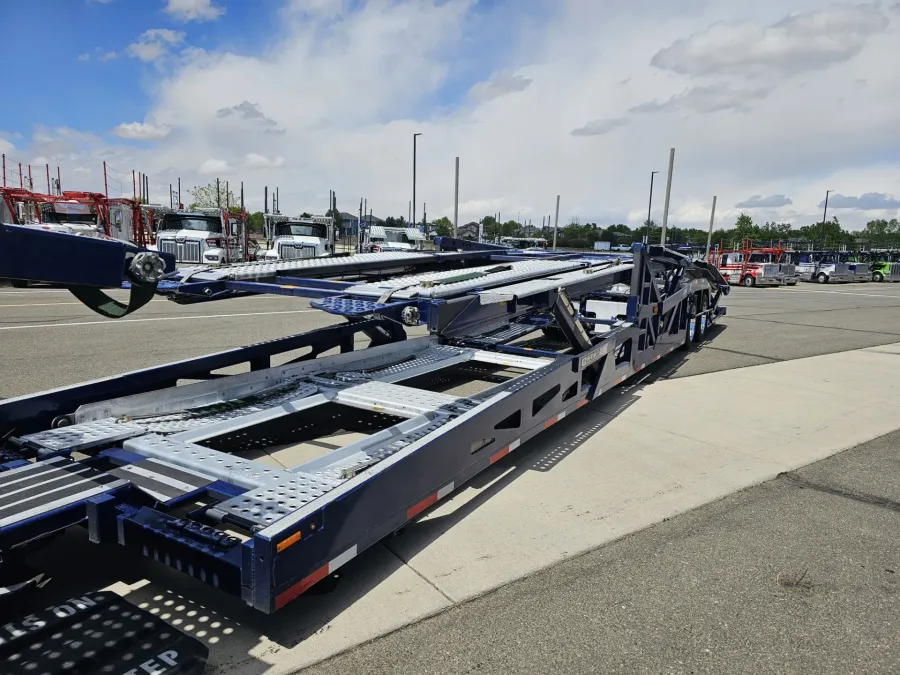 2024 Peterbilt 389 | Photo 11 of 32