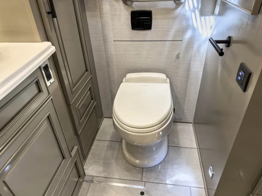 2027 Newmar London Aire 4569 | Photo 28 of 45