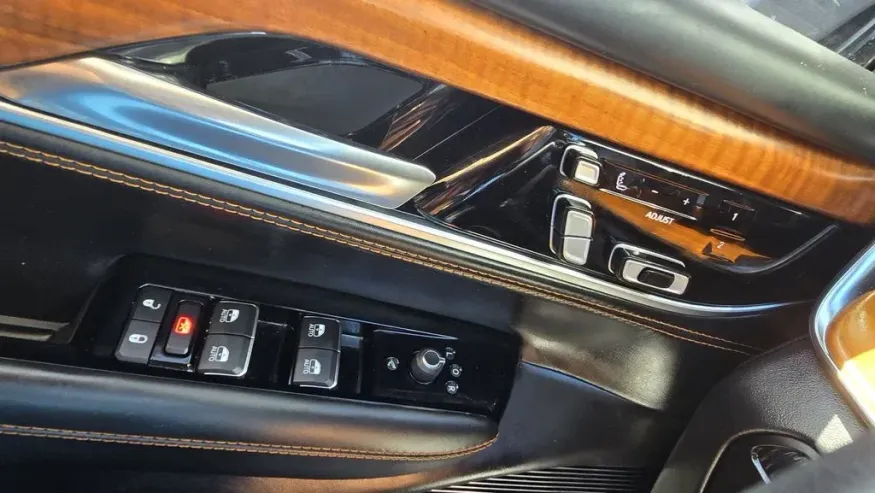 2022 Jeep Grand Wagoneer | Photo 14 of 45