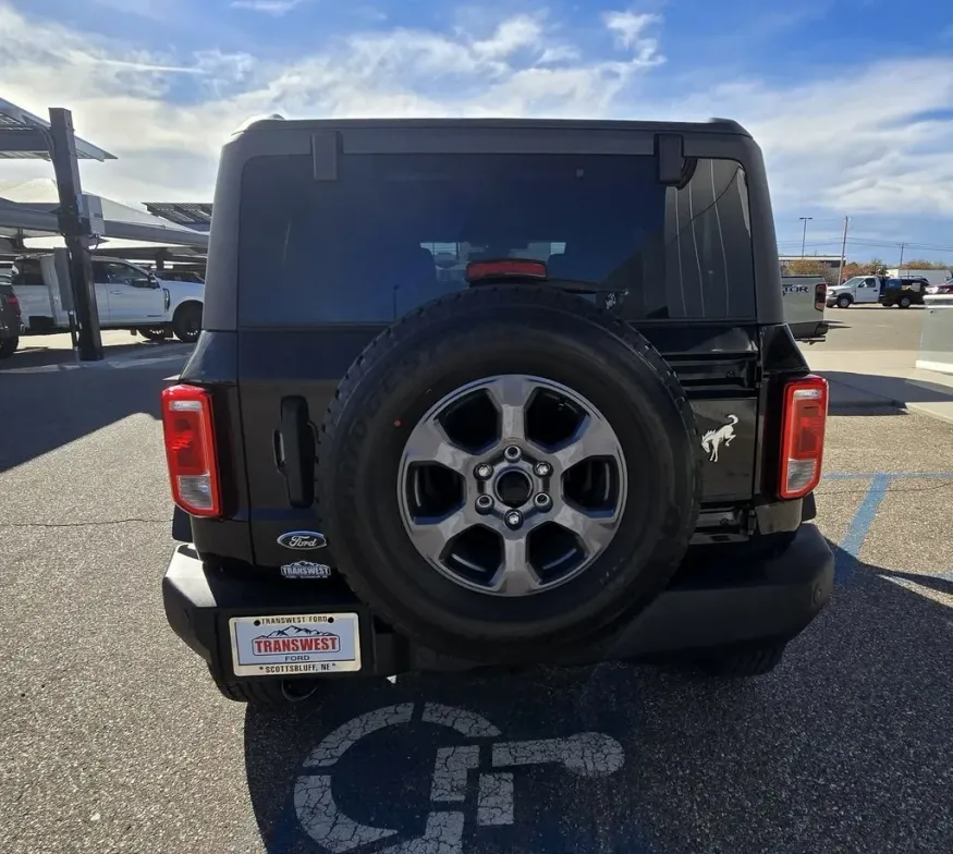 2025 Ford Bronco | Photo 7 of 28