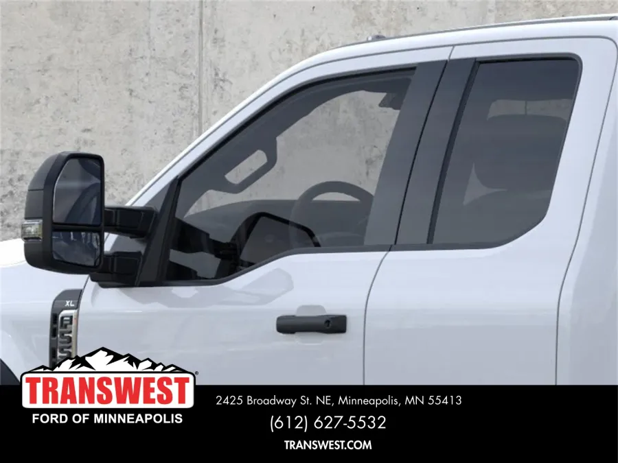 2025 Ford Super Duty F-550 | Photo 20 of 22