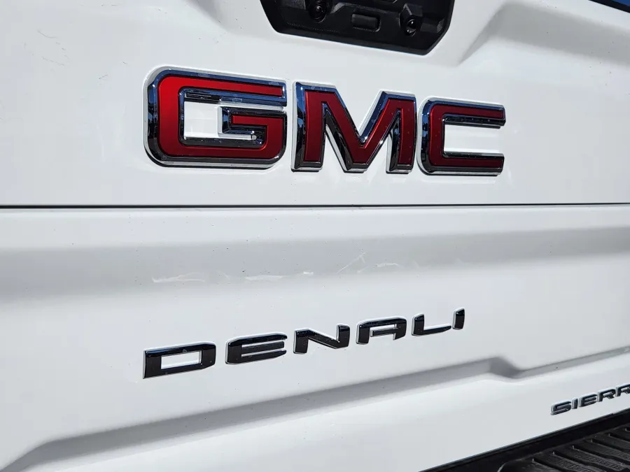 2026 GMC Sierra 2500HD Denali | Photo 13 of 31