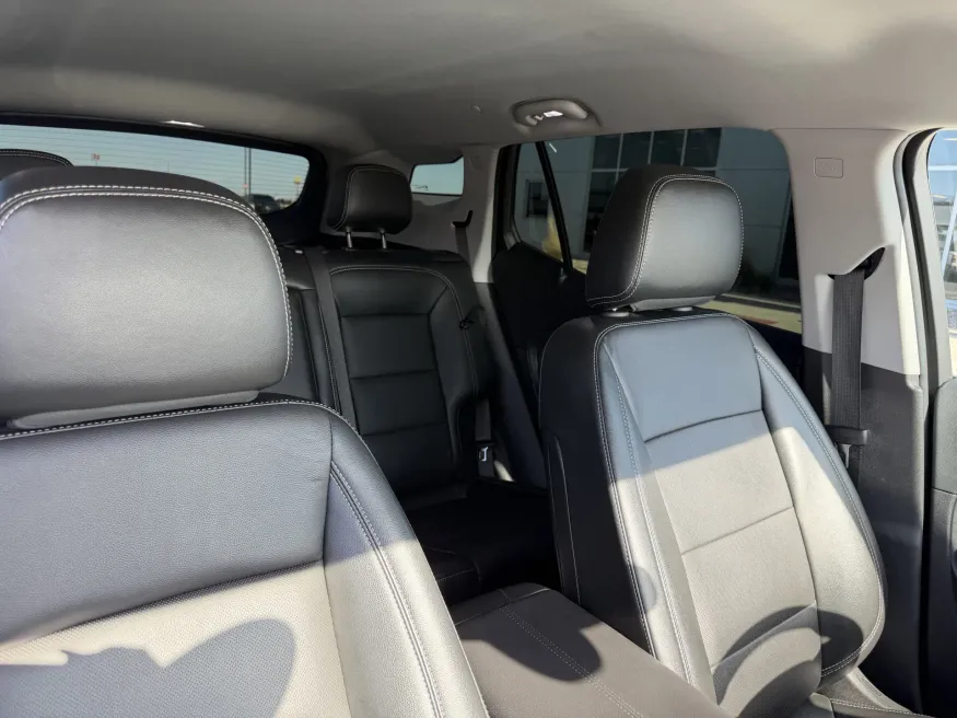 2024 GMC Terrain SLT | Photo 11 of 20