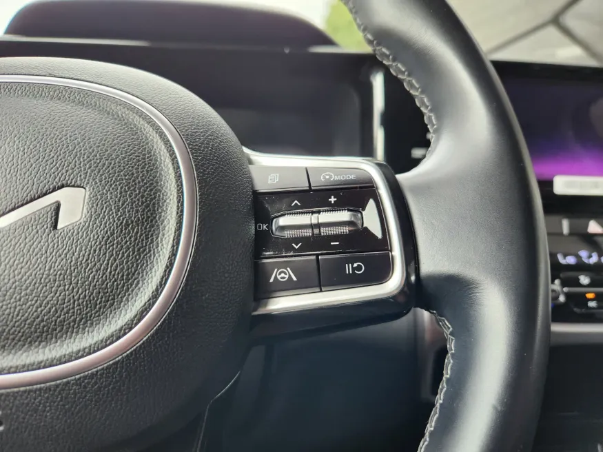 2023 Kia Sorento S | Photo 22 of 28