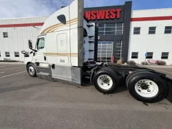 2022 Freightliner Cascadia | Thumbnail Photo 3 of 14