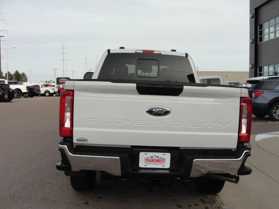 2026 Ford Super Duty F-350 XLT | Photo 2 of 15
