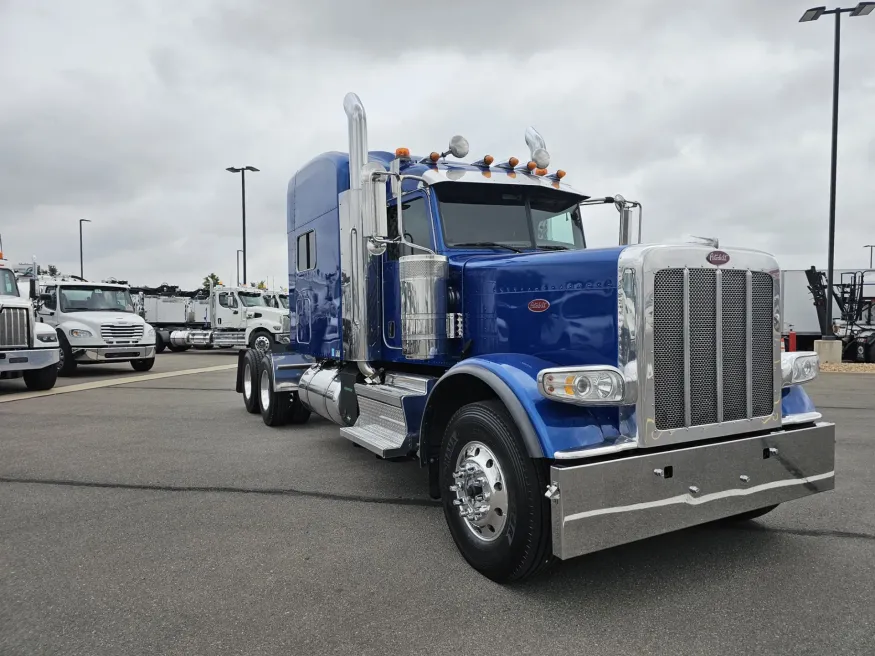 2022 Peterbilt 389 | Photo 3 of 22