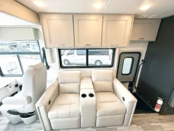 2025 Thor Palazzo GT 33.6 | Thumbnail Photo 8 of 30