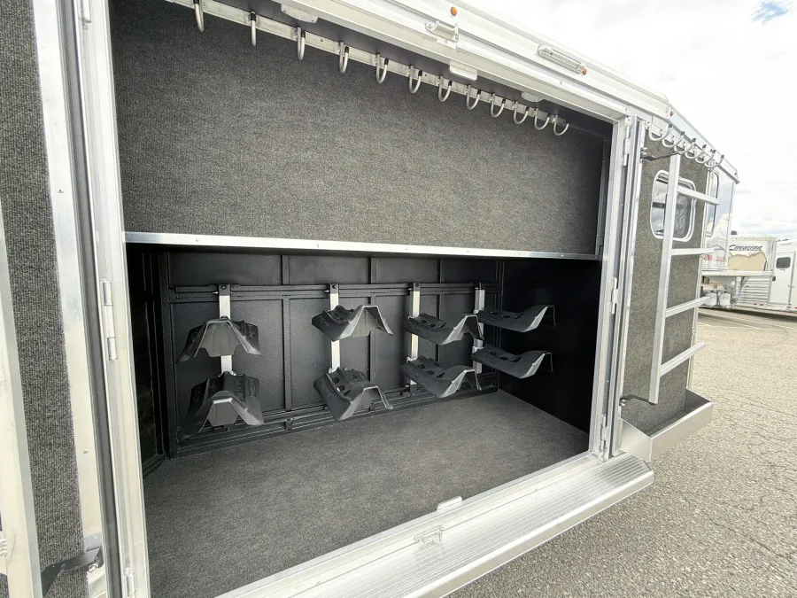 2026 Logan Coach Riot 4HGN | Photo 6 of 18